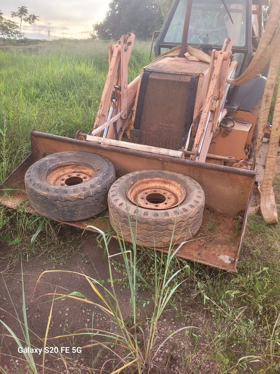 Alugo e venda motoniveladora 12h caterpillar e 120b e retroescavadeira case 580L  - Foto 6