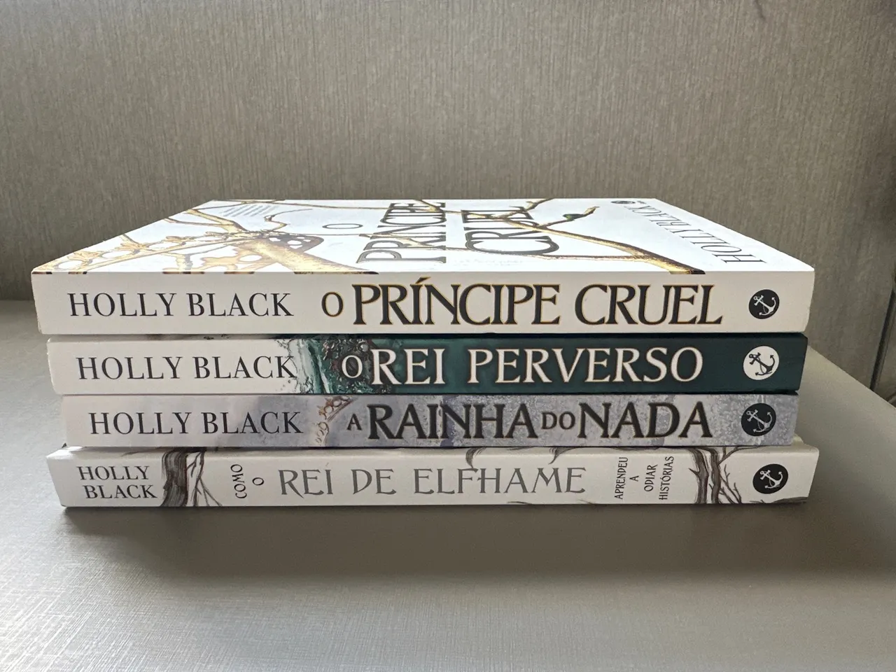 Vendo série de livros e livros únicos de fantasia e ficção