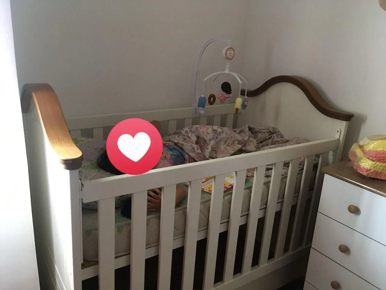 Berço de bebê em excelente estado