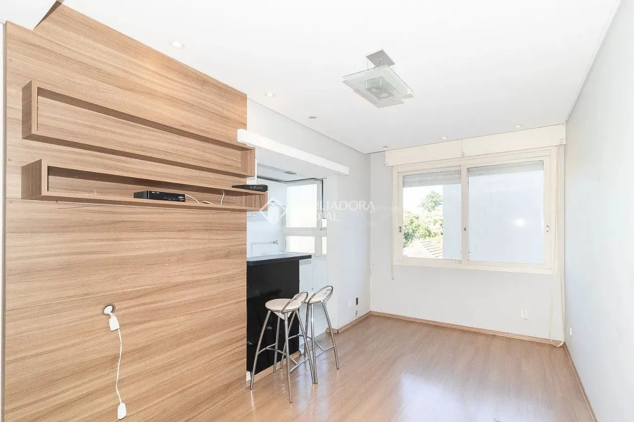 Imóvel para aluguel possui 54 metros quadrados com 2 quartos em Jardim São Pedro - Porto A