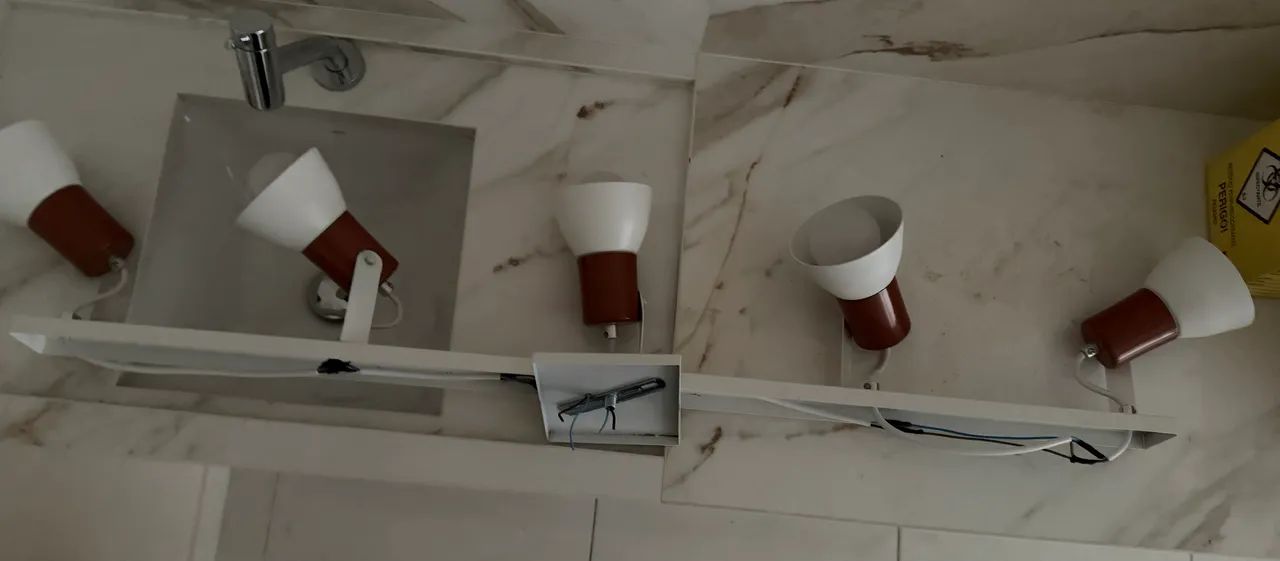 2 luminárias de teto com 5 spots cada - Foto 3