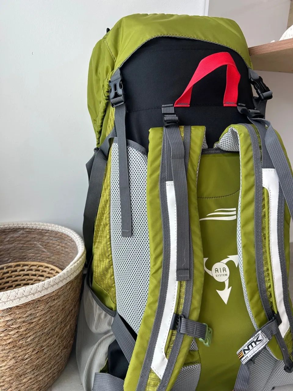 Vendo mochila Kompaz 70+15L promoção  - Foto 2