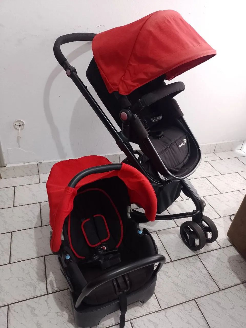 Carrinho Mobi Safety Moisés com Bebê Conforto+ Base para carro 