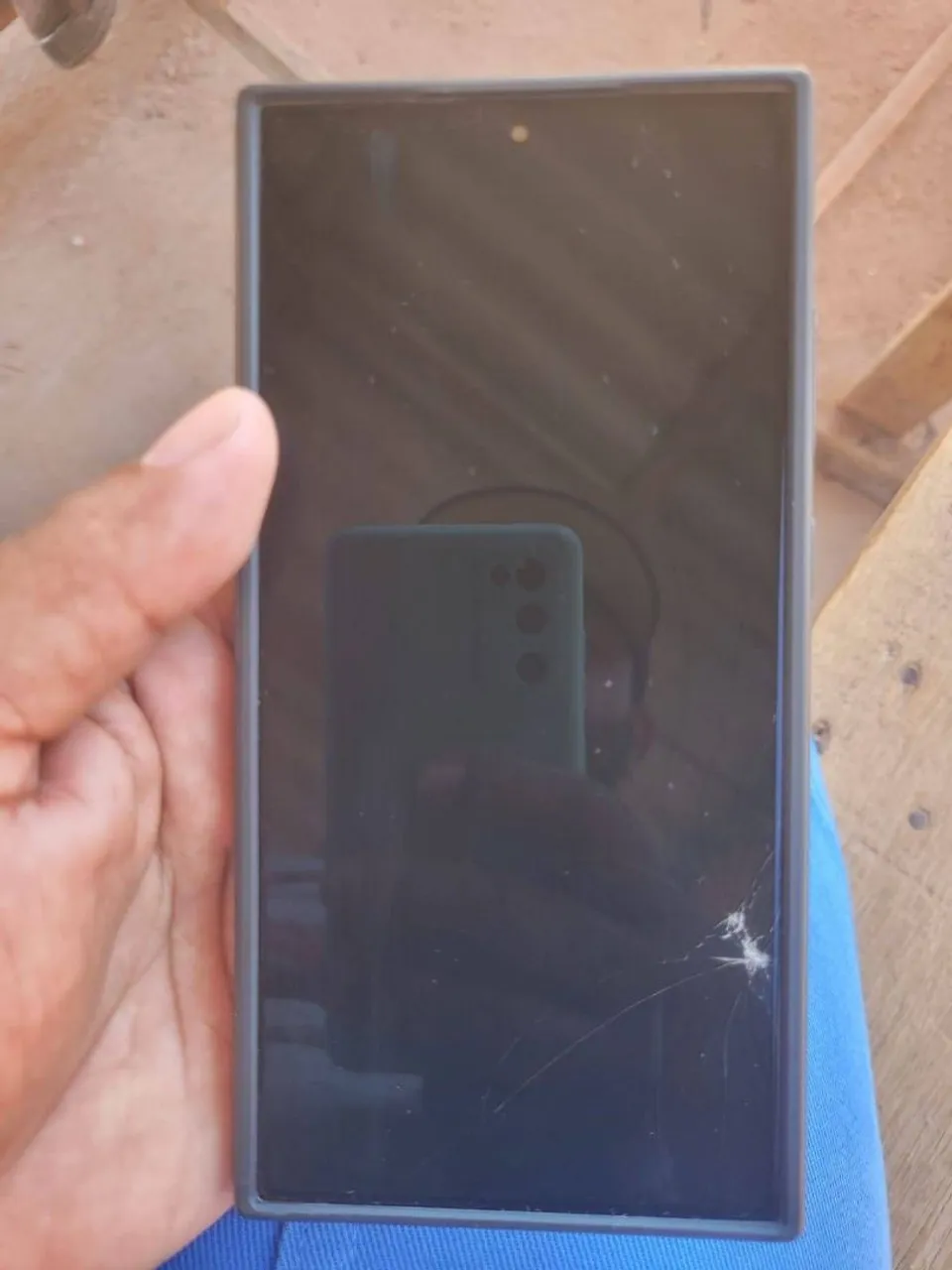 Vendo s24 ultra com a tela quebrada. Celular liga normalmente, mas a tela nao funciona.