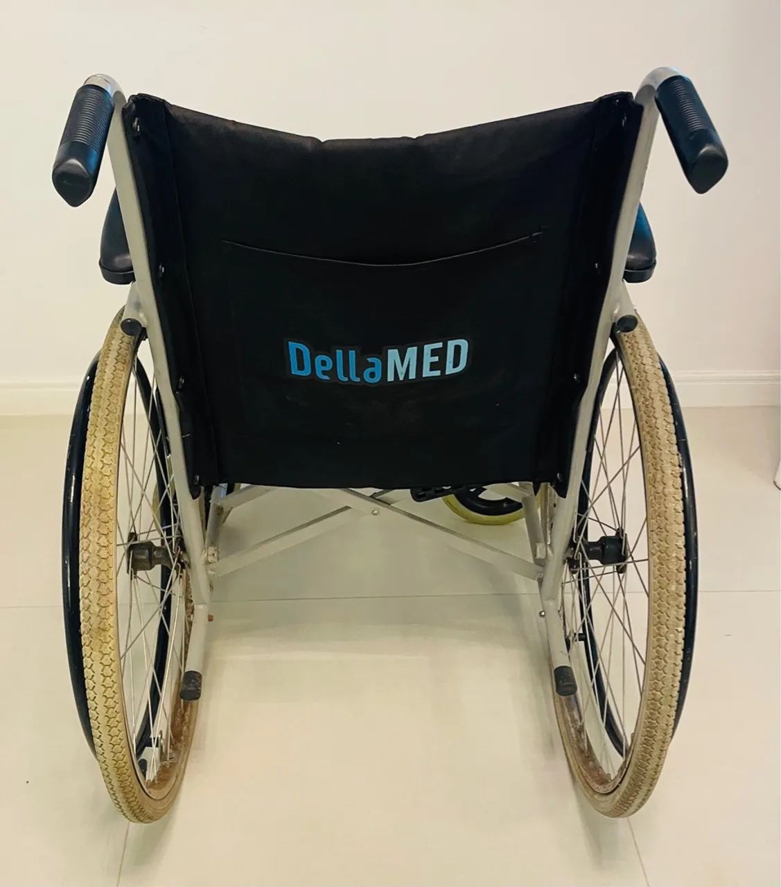 Cadeira de Rodas DellaMED