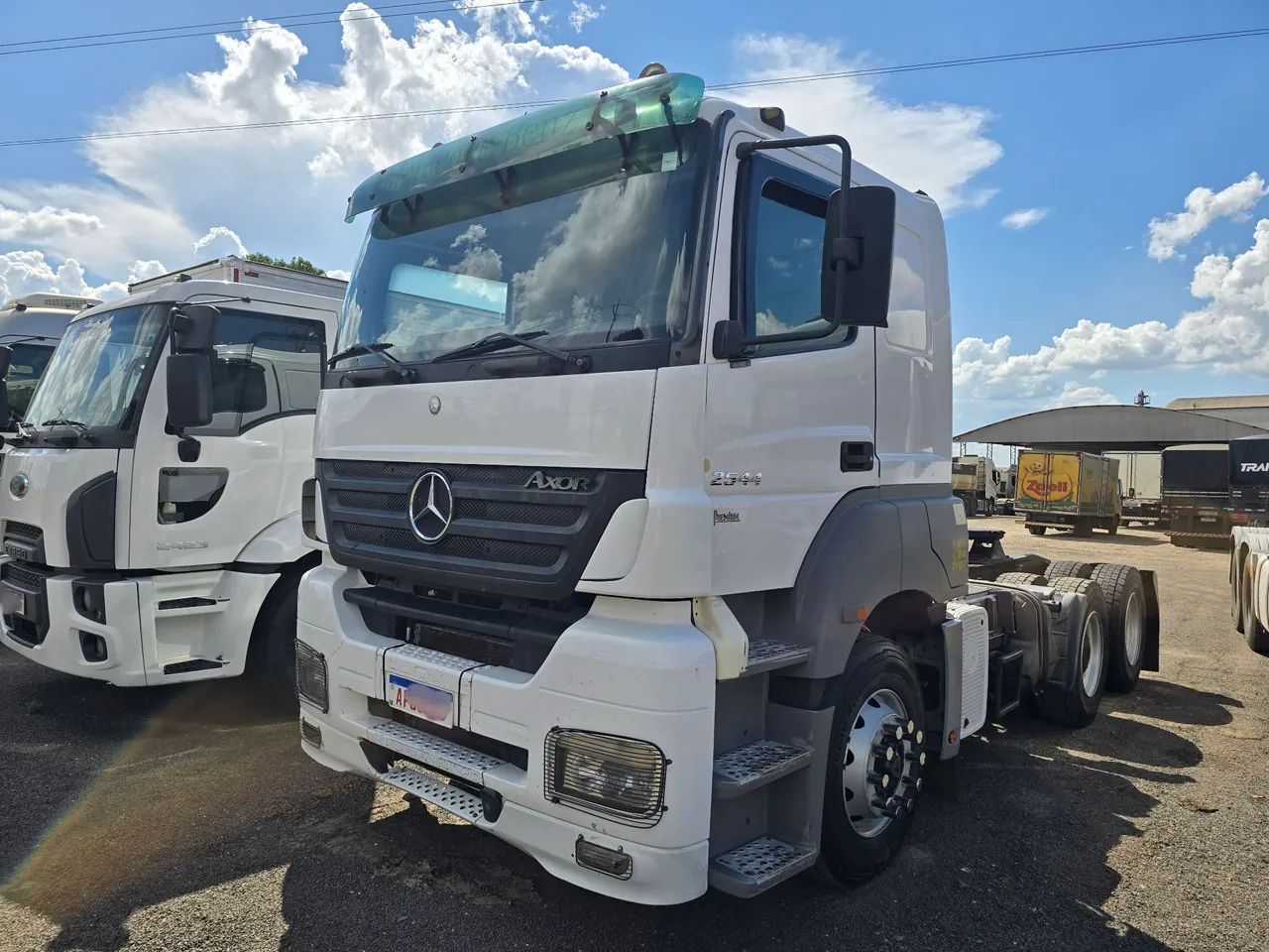 MB 2544 ano 2011 6x2 premium