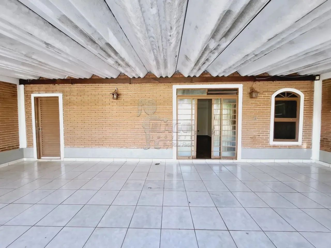Casa de 02 quartos para locação e venda - Quintino Facci I