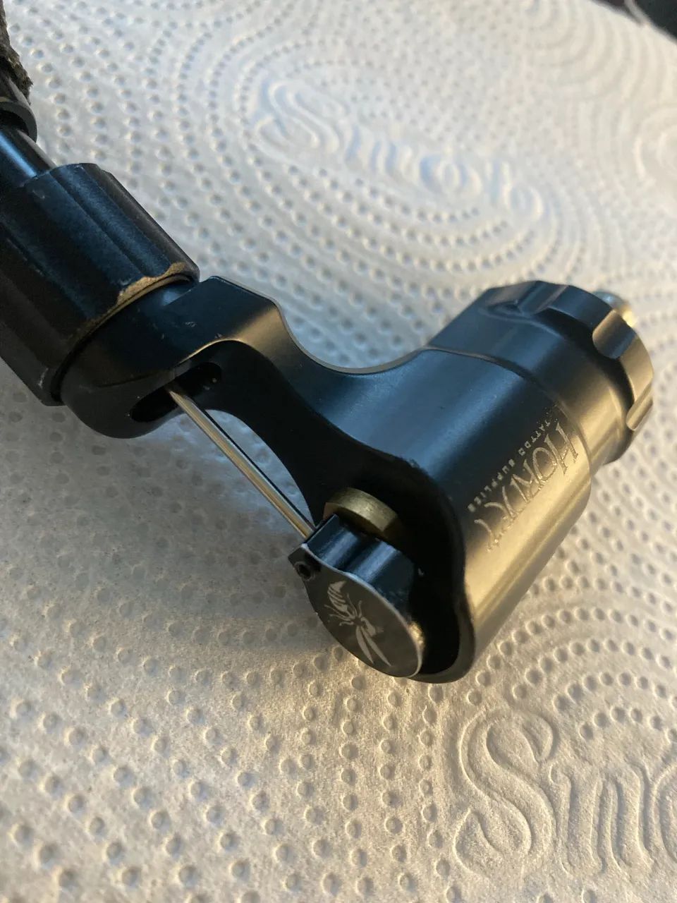 Máquina de tatuagem Hornet com grip pra cartucho 