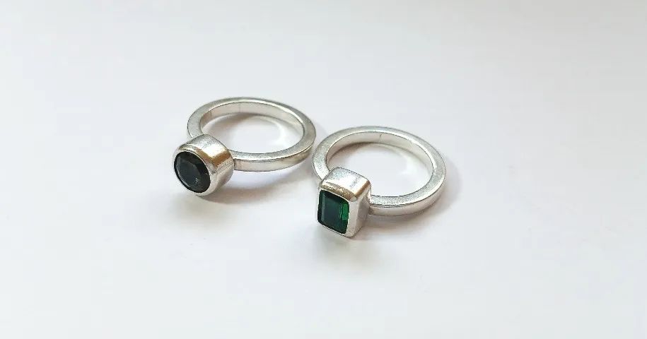 Conjunto de Aneis Prata 925 com Zirconia Verde. Tamanho 24 - Foto 3