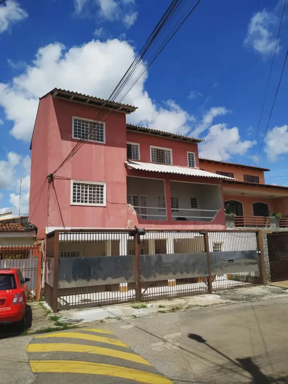 SMADI IMOBILIARIA VENDE EXCELENTE SOBRADO QD 36 SETOR CENTRAL-GAMA-DF.