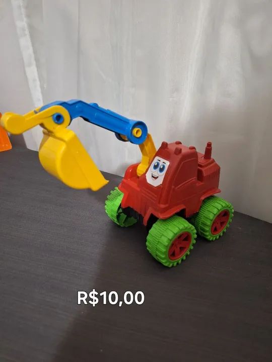 Trator e Carro - Brinquedos de plástico - Foto 5