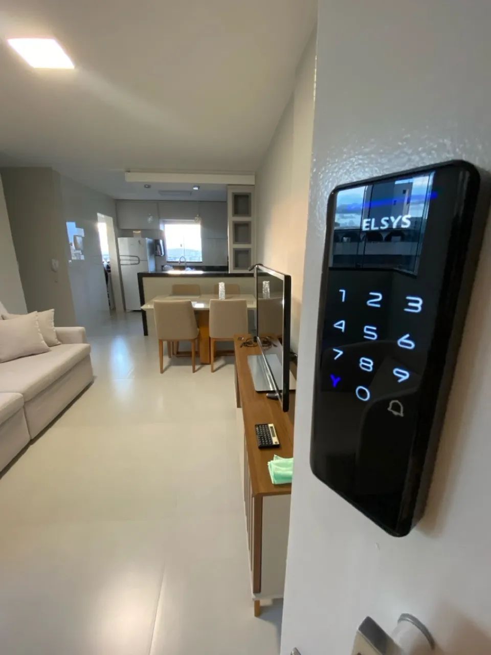 Vendo apartamento Setor Oeste (lago das rosas) mobiliado 