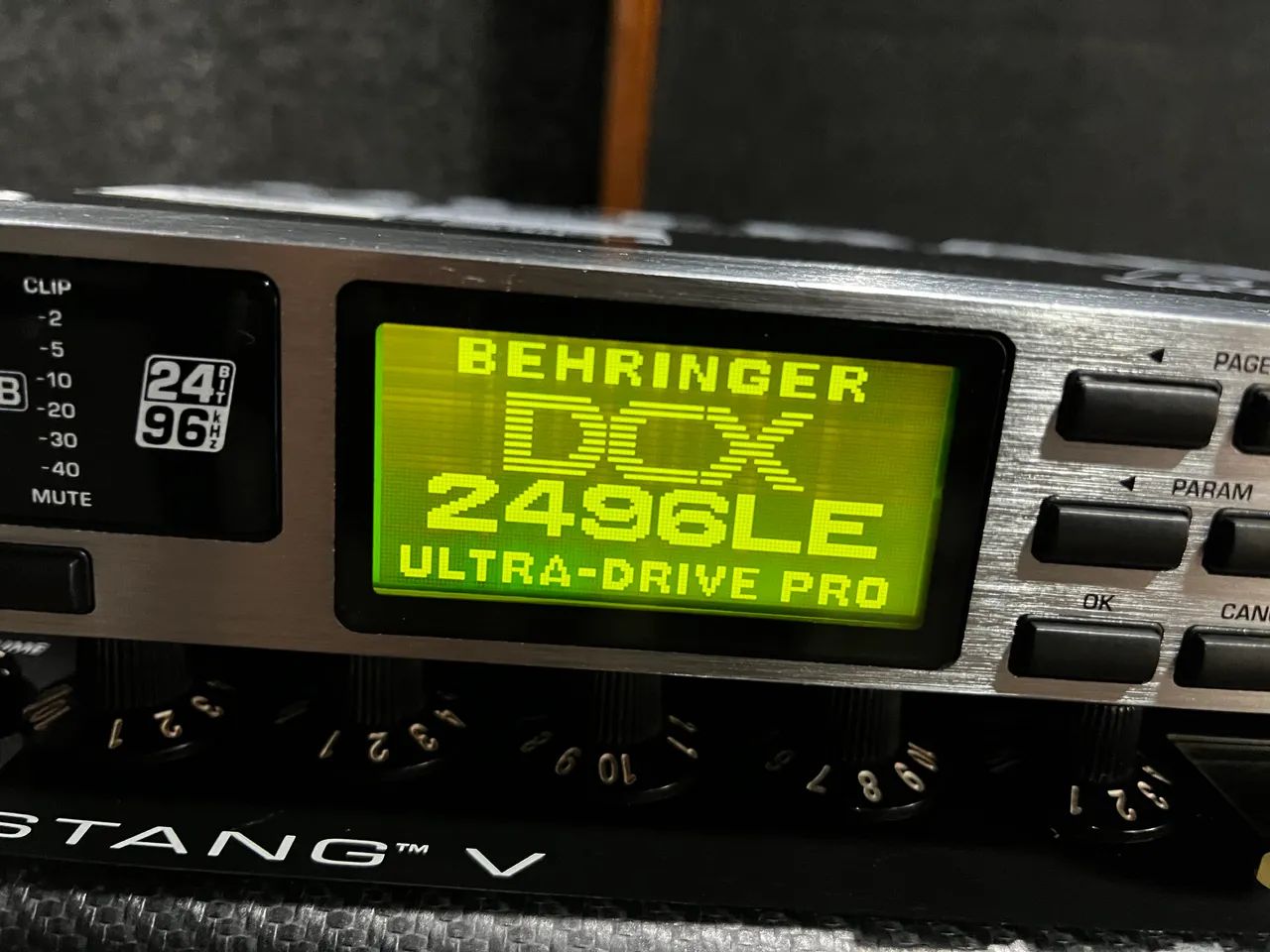 Behringer DCX2496 - ultra drive- Muito Novo 