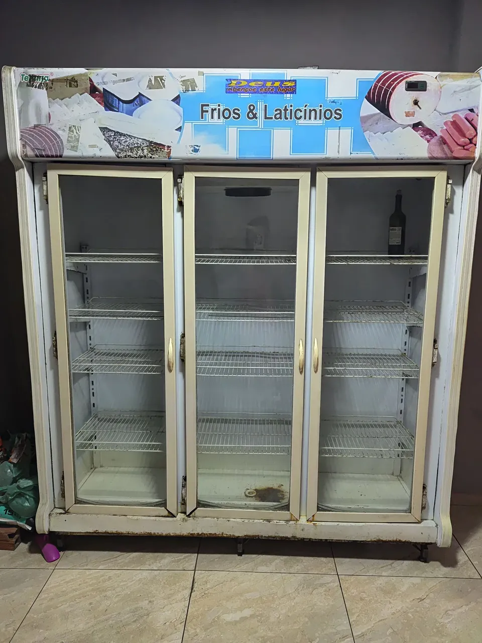 Geladeira/Expositora para Frios e Laticínios