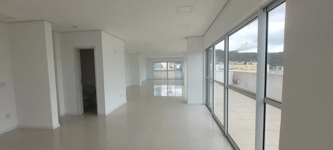 Andar/Sala comercial com vista mar e 2 vagas para locação no Centro de Florianópolis. - Foto 4