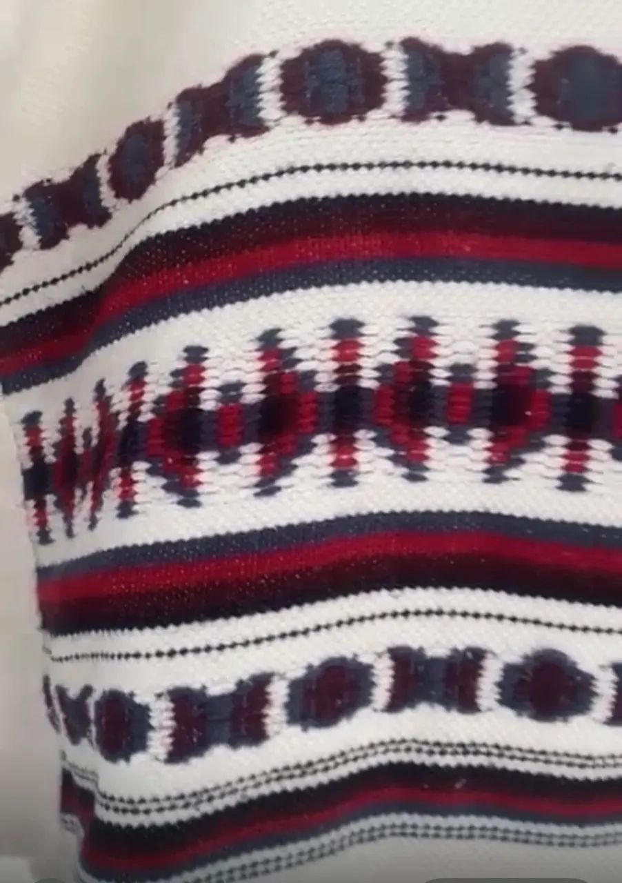 Casaco Peruano original com capuz e detalhes bordados - Foto 4