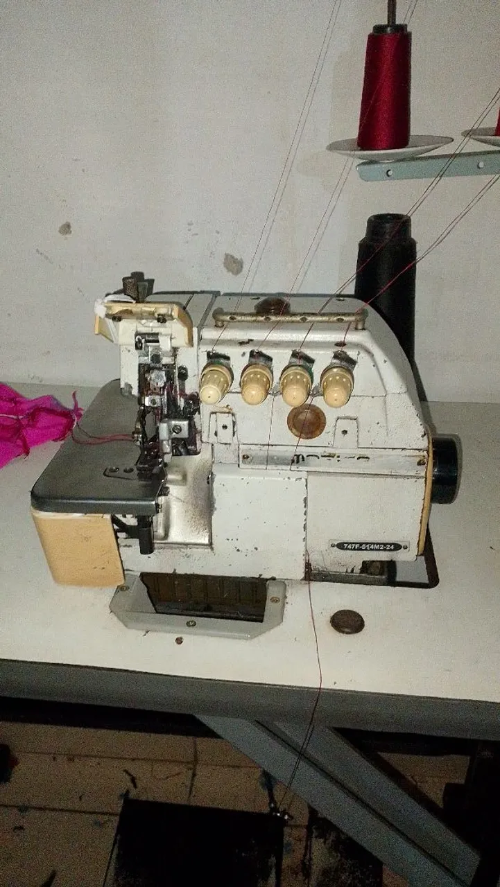 Máquina de Overlock Industrial