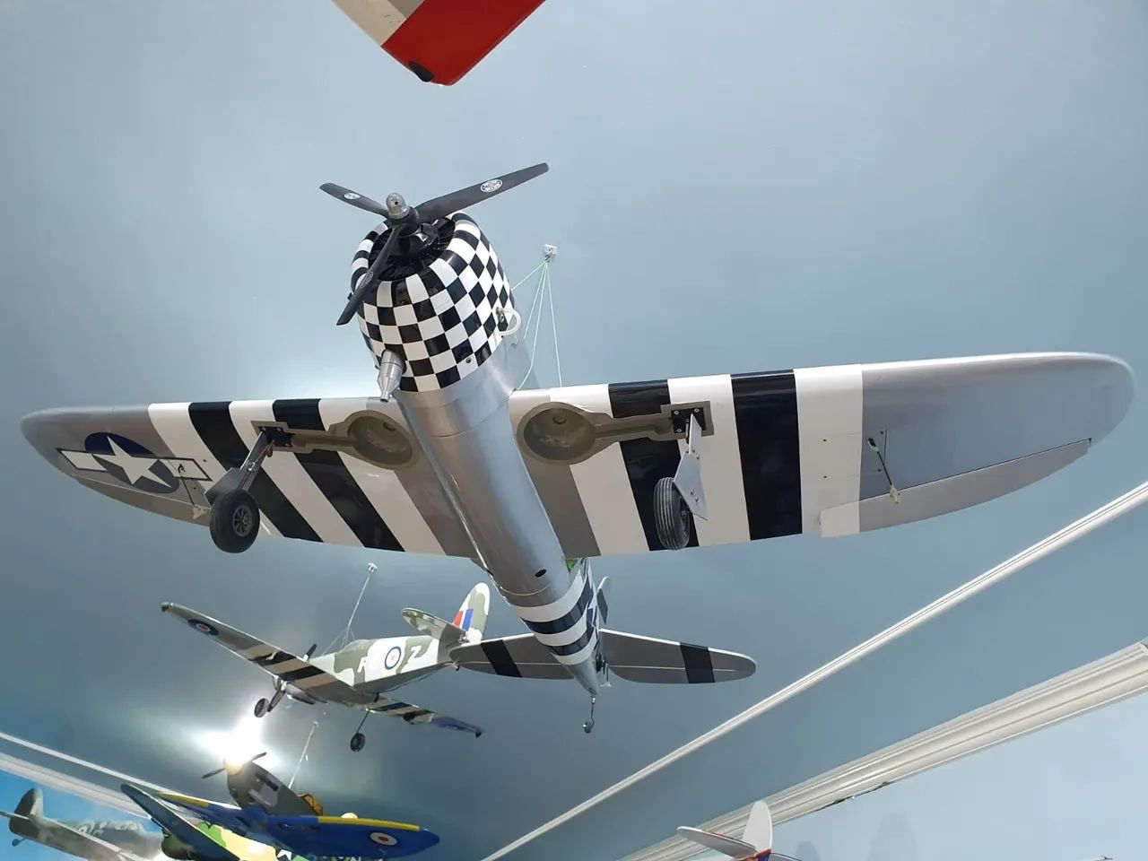 AEROMODELO P47 THUNDER BOLT 