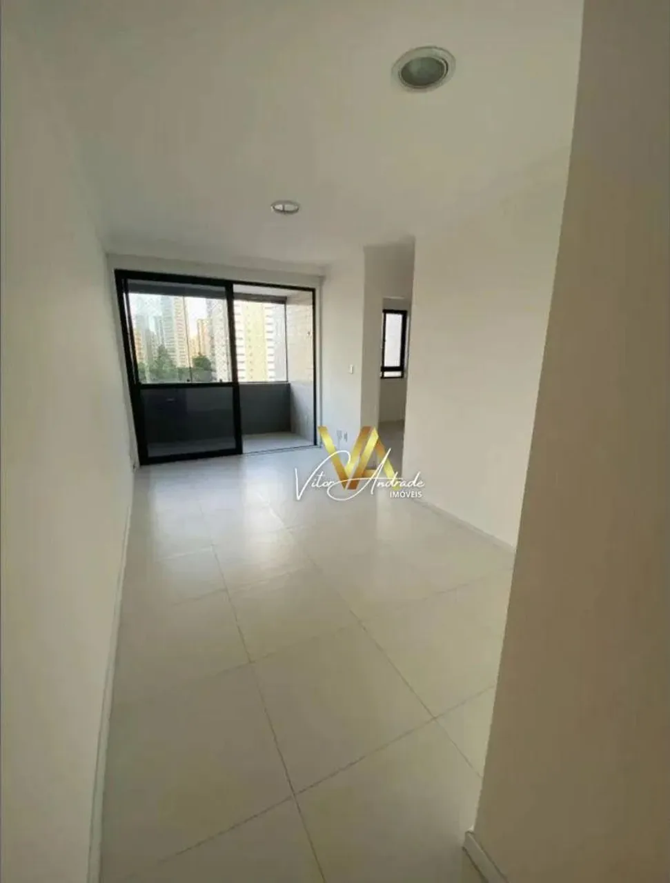 Apartamento reformado com 2 quartos para locação em Casa Forte