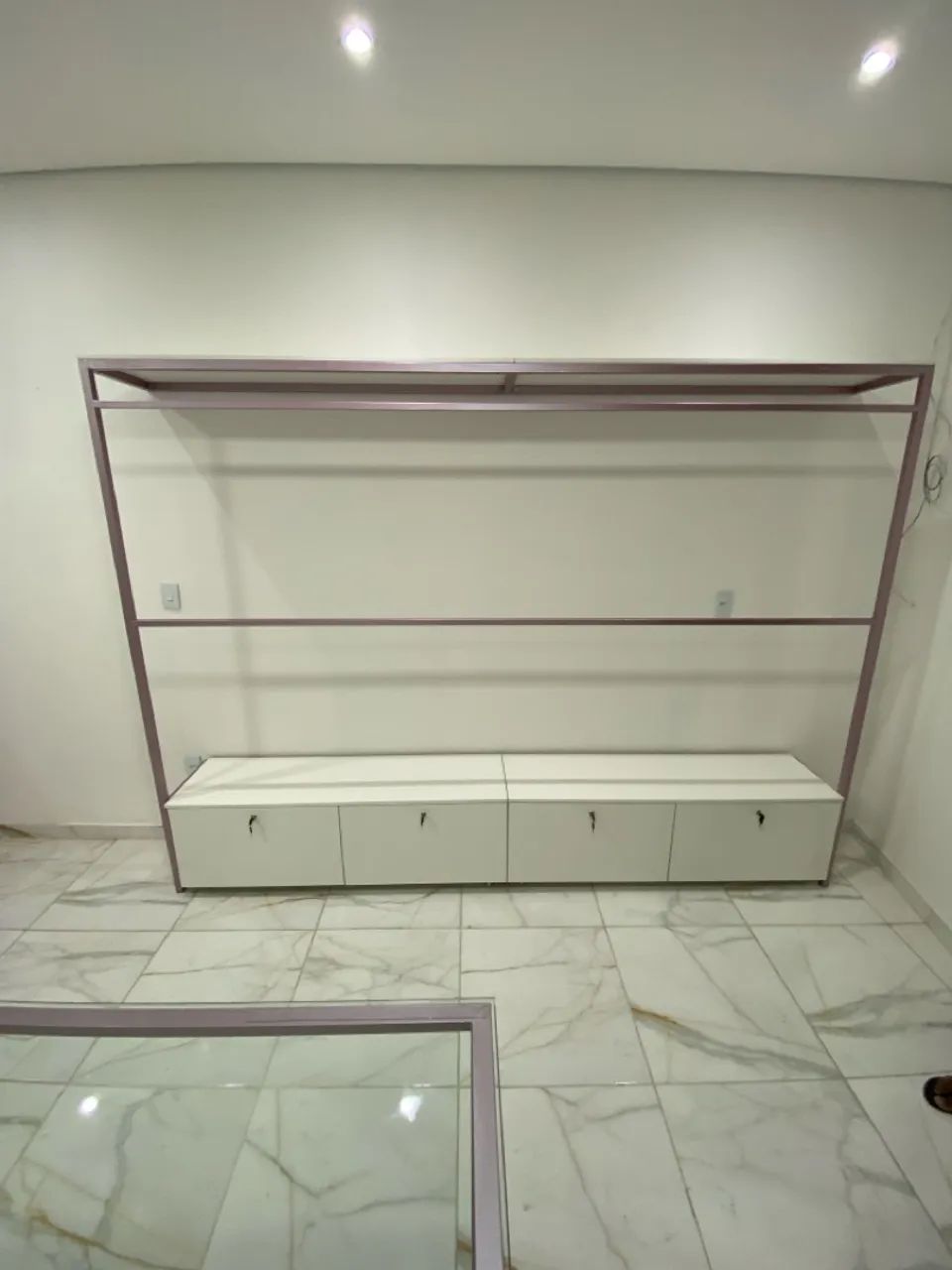 Arara de roupas com gaveteiro - Foto 2