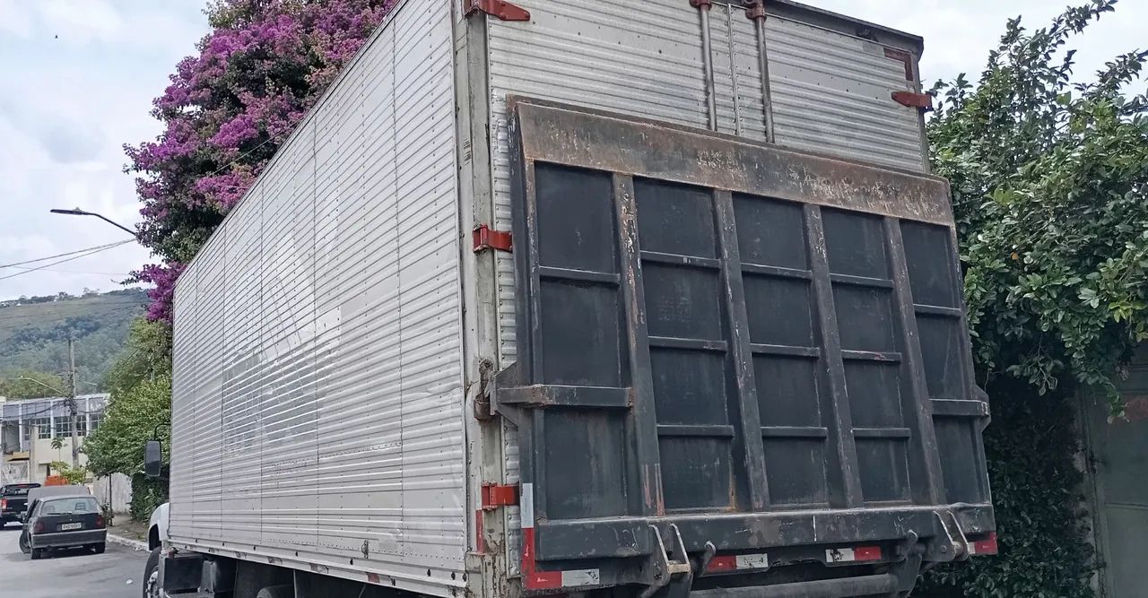 Baú metalcar com plataforma 