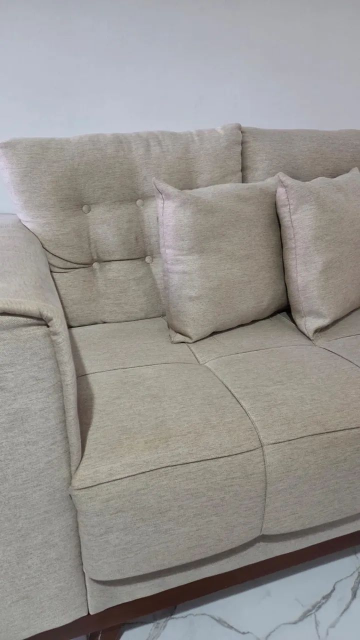 Sofá em linho64717834537345121
