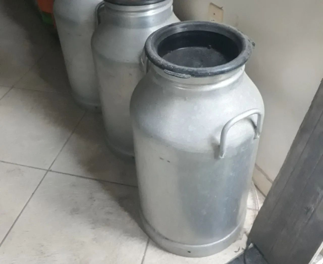 Latas de Leite antigas - 5 unidades 