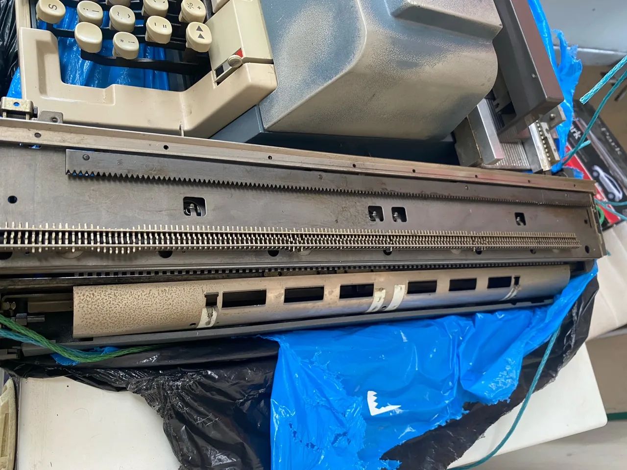 Vendo máquina de escrever olivetti linea 98 antiguidade  - Foto 5