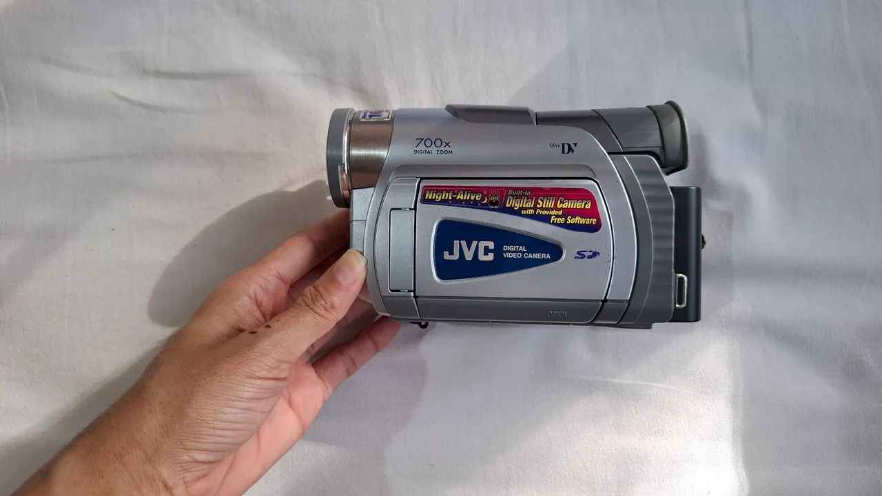 Filmadora JVC GR-D70U Vintage / Mini DV COMPLETA +7 itens originais  - Foto 5