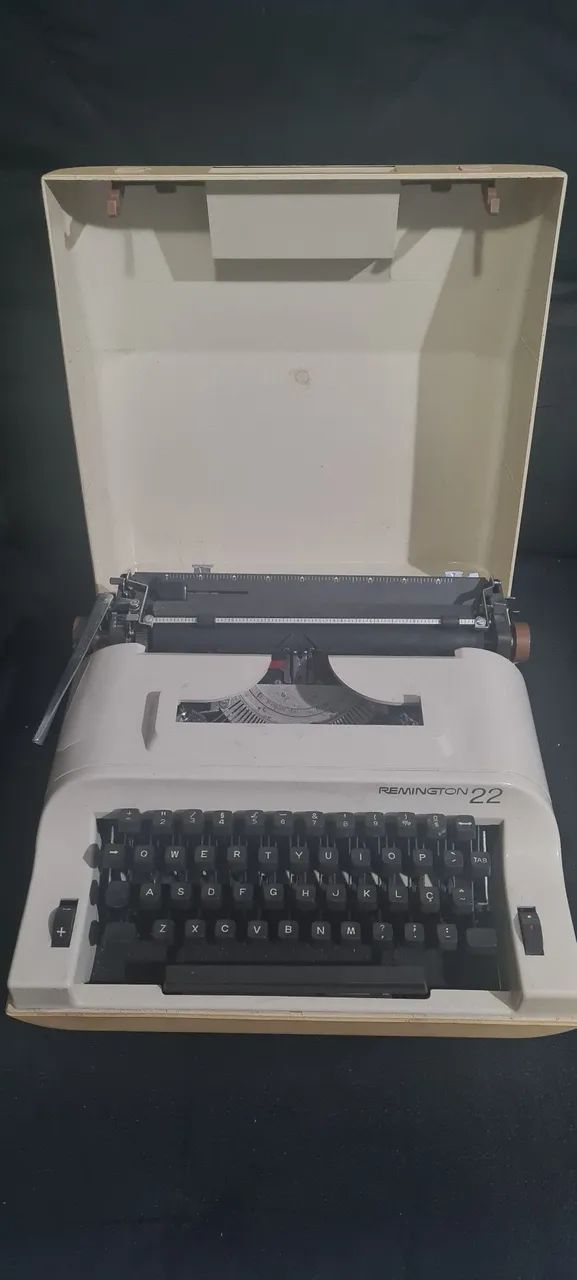 MAQUINA DE ESCREVER REMINGTON 22 FUNCIONANDO NORMALMENTE,OTIMO ESTADO, SEM DETALHES  - Foto 2
