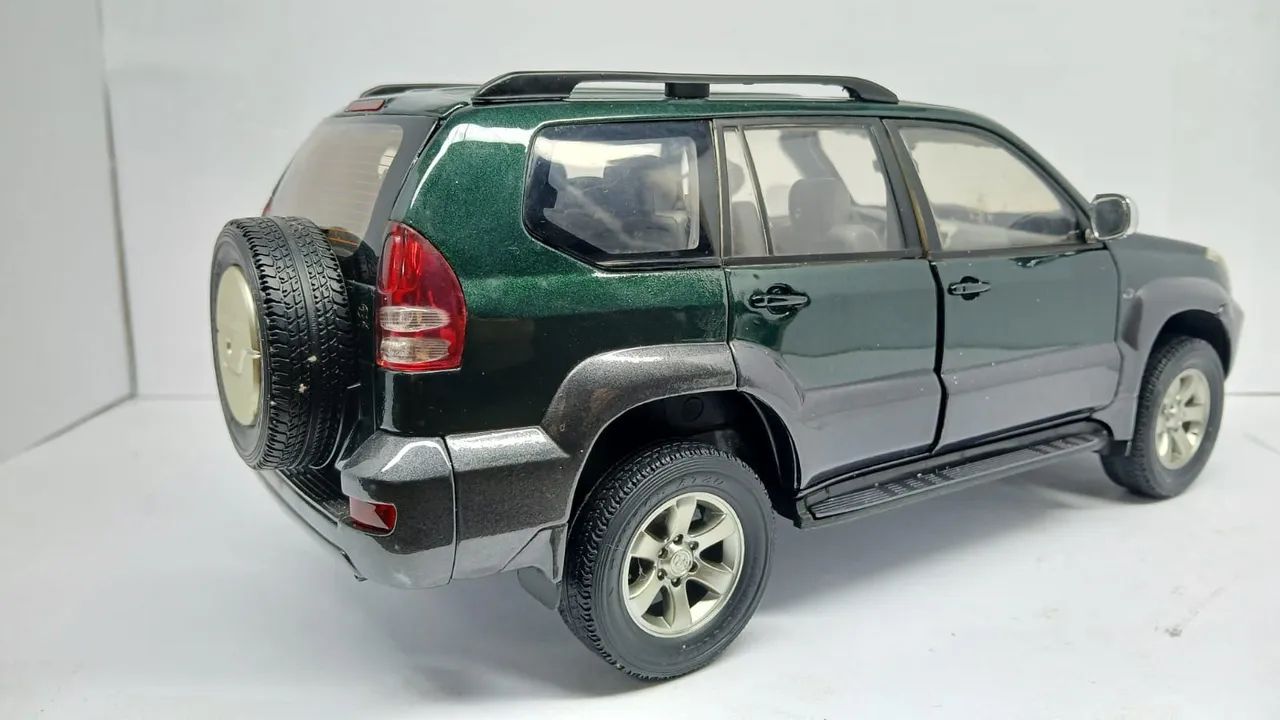 Miniatura Toyota Land Cruiser Prado 1/18 - Hobbies e coleções