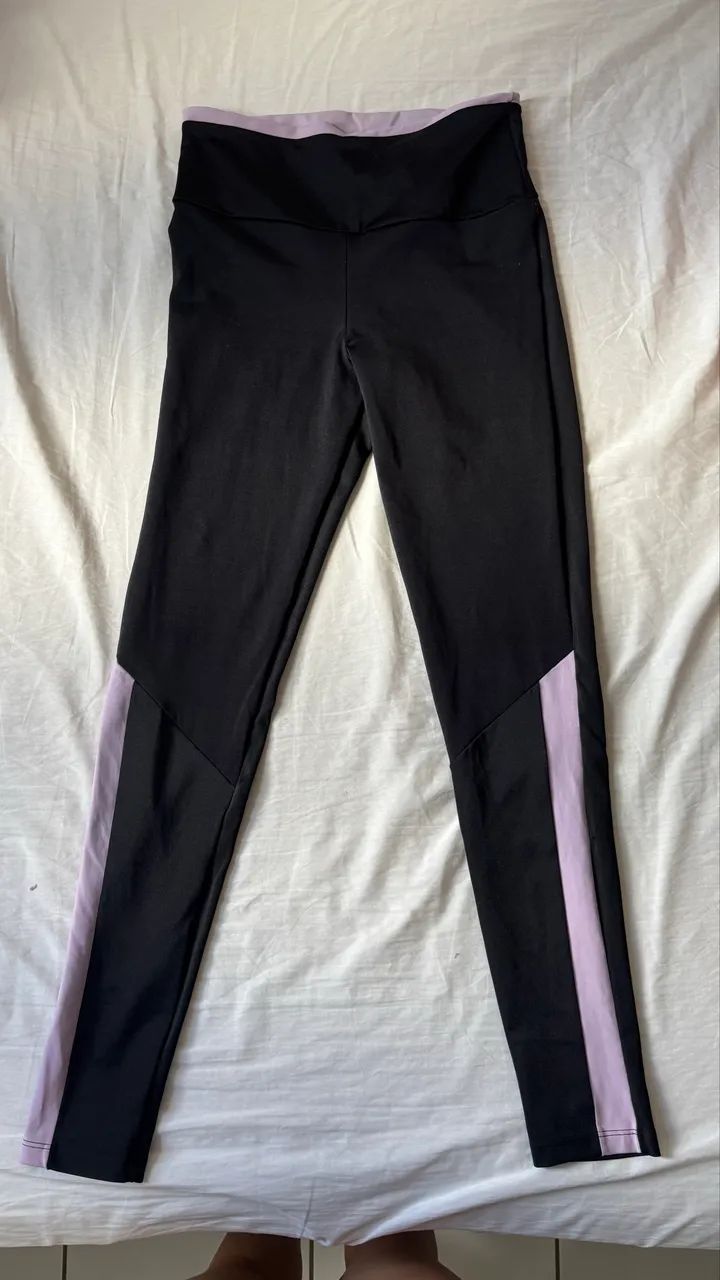 Calça preta de academia com detalhe rosa  - Foto 4