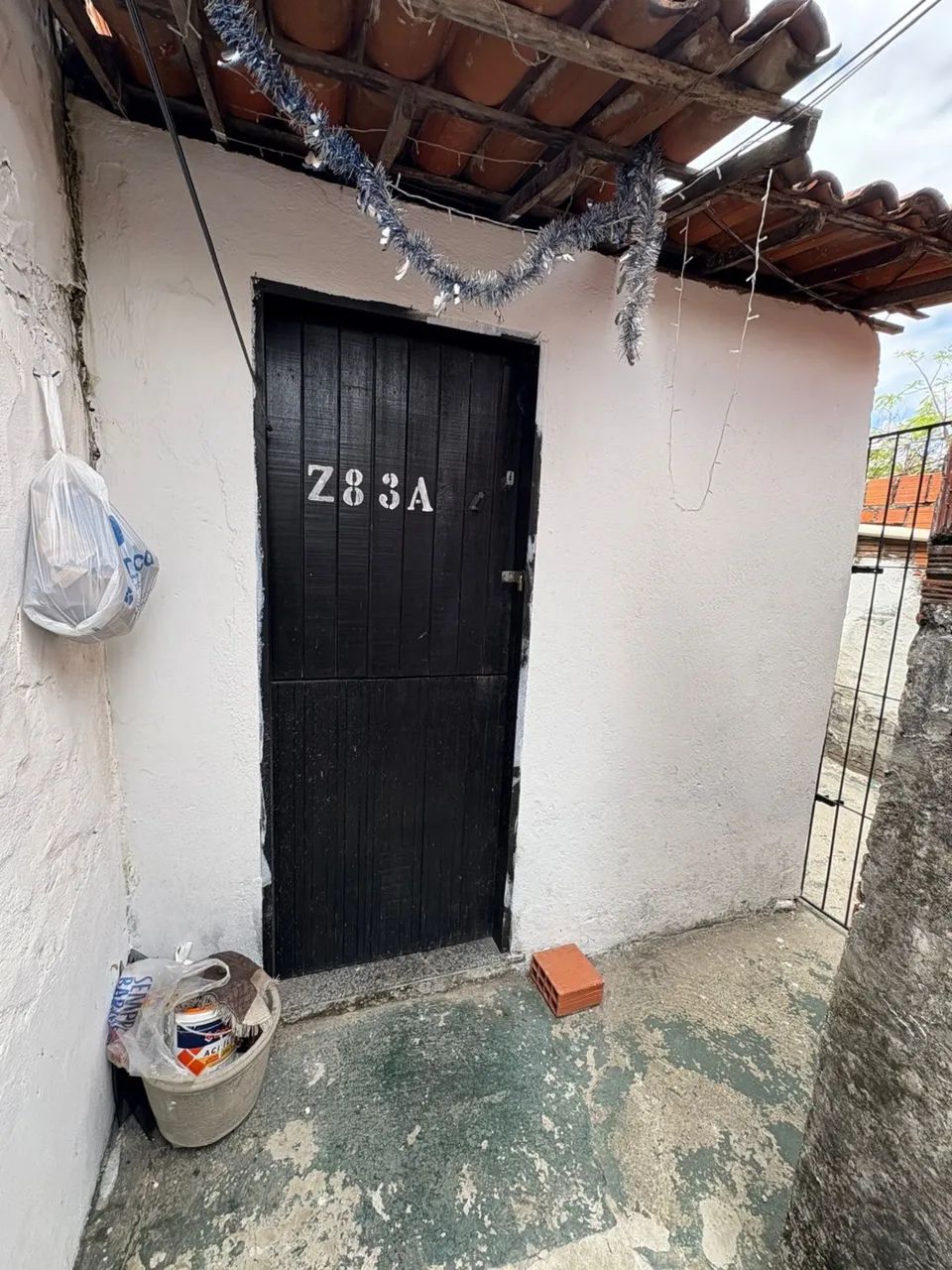 Vendo 2 casas no mesmo terreno em rua principal - Foto 2