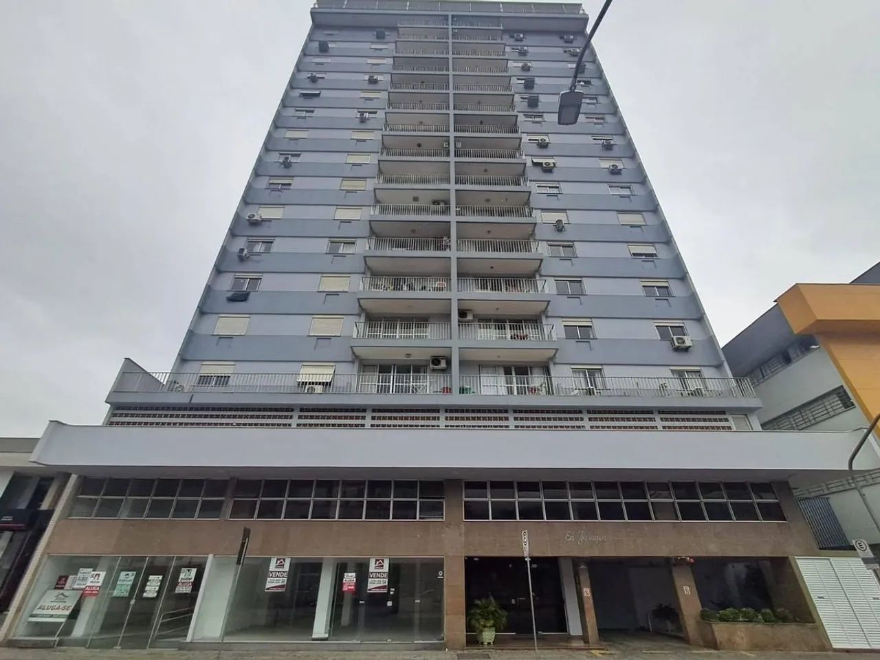 Apartamento para Aluguel no Centro com 70m² e 2 dormitórios/quartos disponíveis