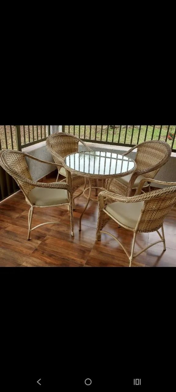 Vendo mesa de 4 cadeiras 