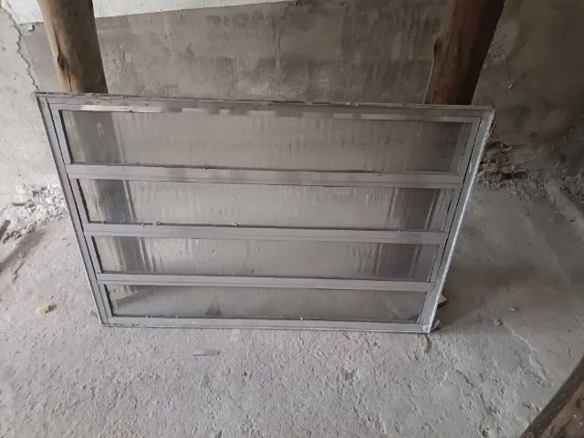 Janela basculante de alumínio 80x80 cm