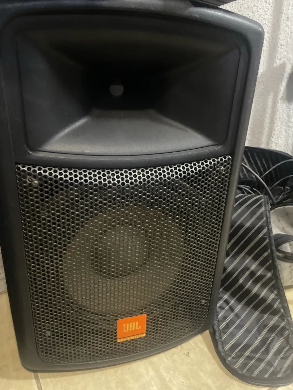 Caixa ativa jbl 12 polegadas  - Foto 3