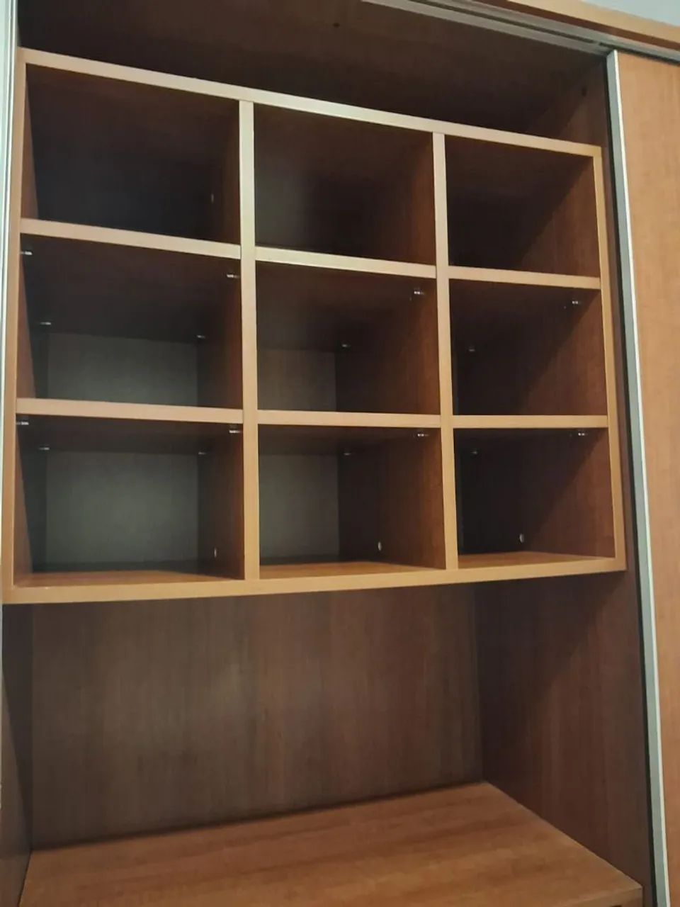 Guarda-roupa de casal grande - portas de correr  com espelho - Foto 6
