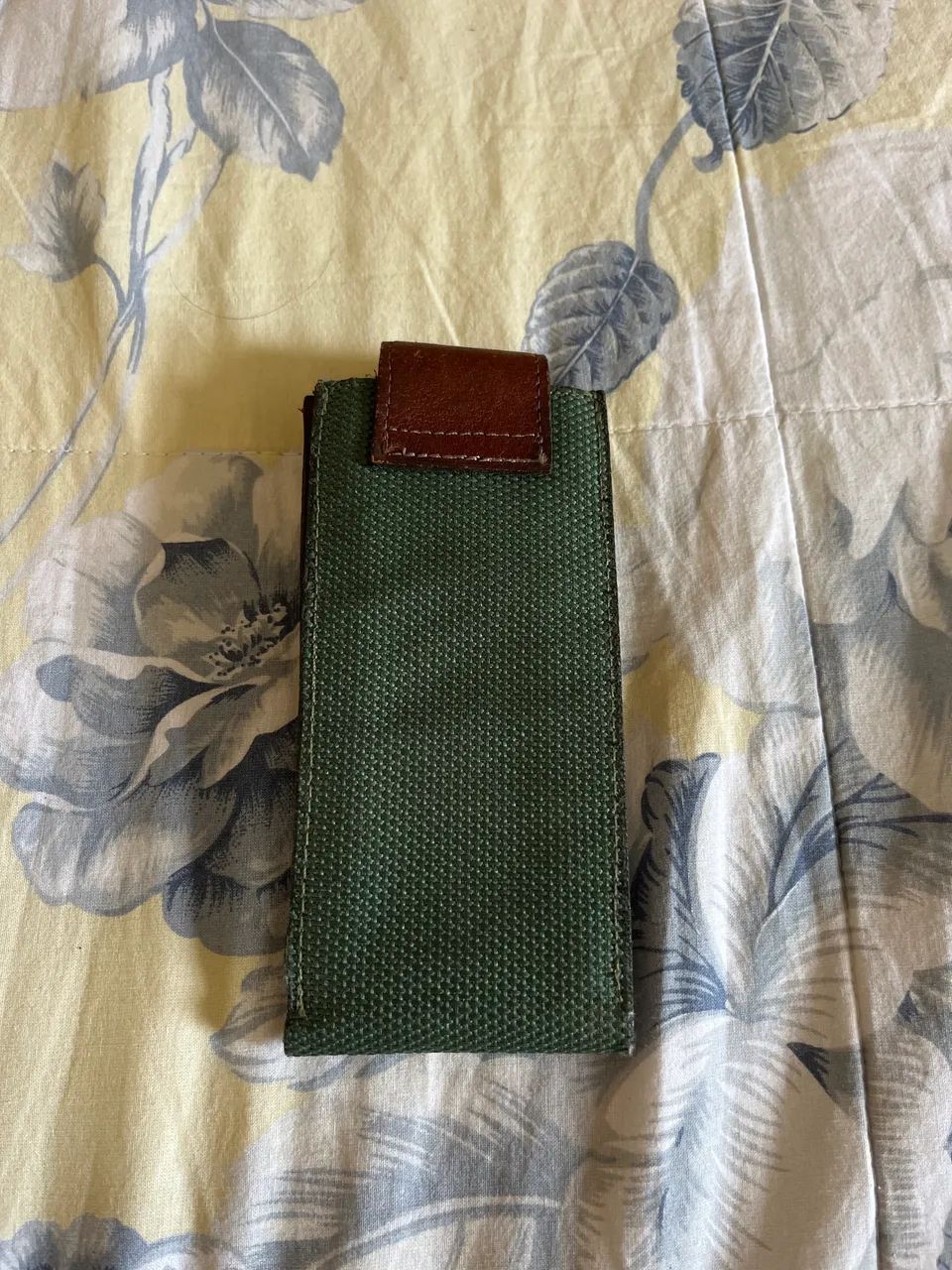 Porta óculos de leitura em couro e lona com fecho magnético  - Foto 2