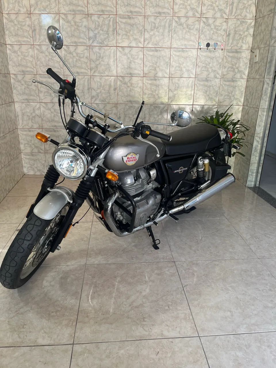 interceptor 650 cheia de acessórios 