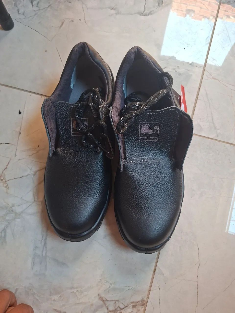 Botina e chinelo 