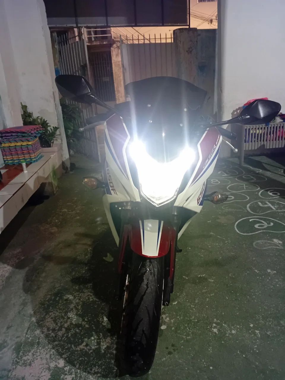 Oportunidade!!! Cbr 650f muito nova  - Foto 5
