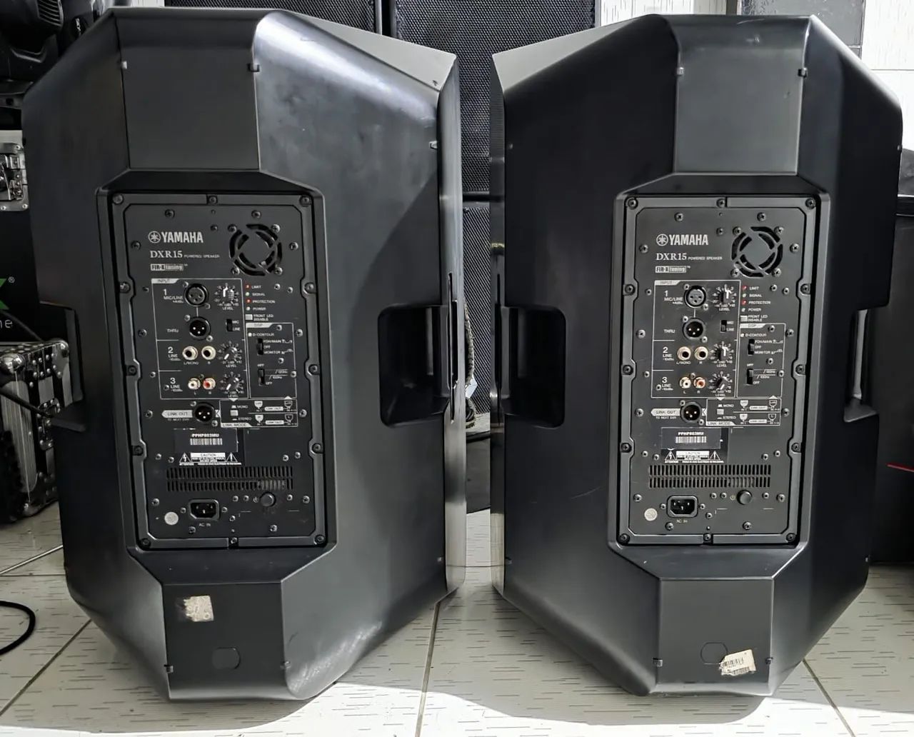 Par de Caixas YAMAHA DXR 15.. 1100W