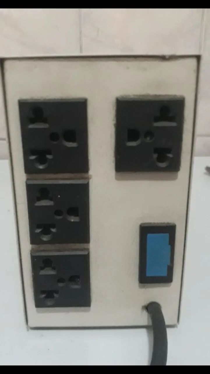 estabilizador compacto potência  1000W  voltagem 110W - Foto 3