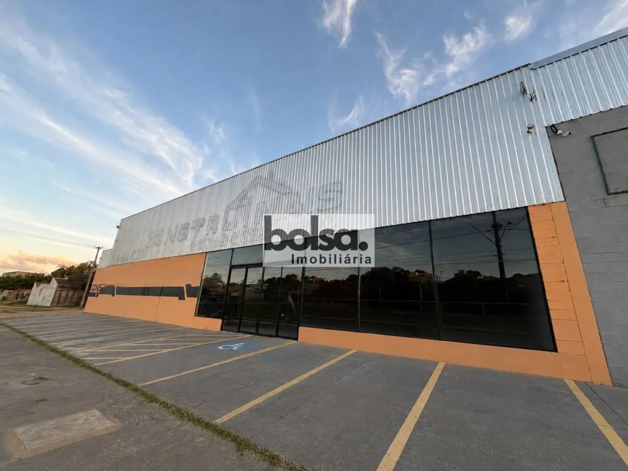 PRÉDIO COMERCIAL IDEAL PARA SUA EMPRESA ! !