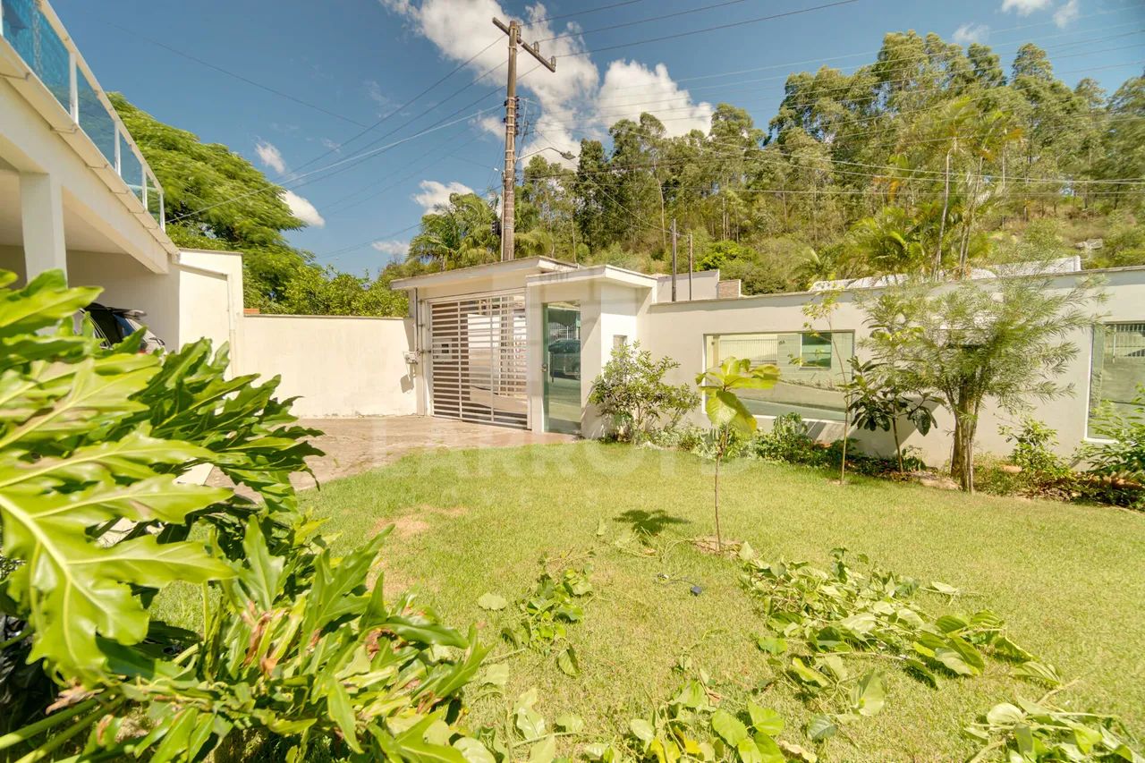 Casa à venda com dois pavimentos, piscina e edícula - Foto 4