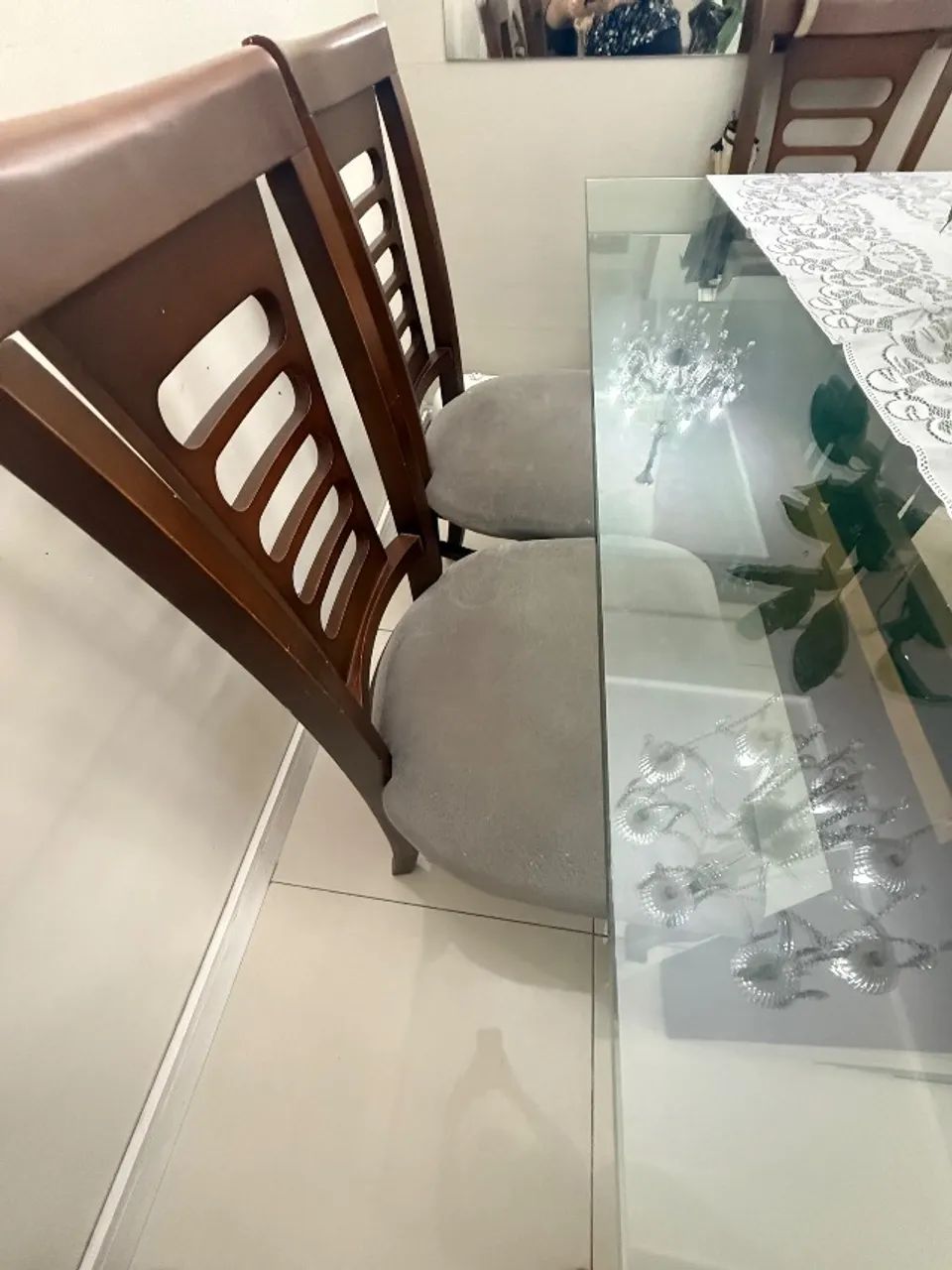 Mesa de jantar de madeira com 5 cadeiras - Foto 5