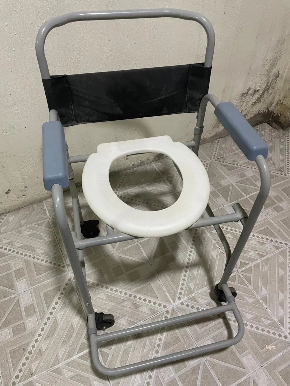 Cadeira sanitária  - Foto 2