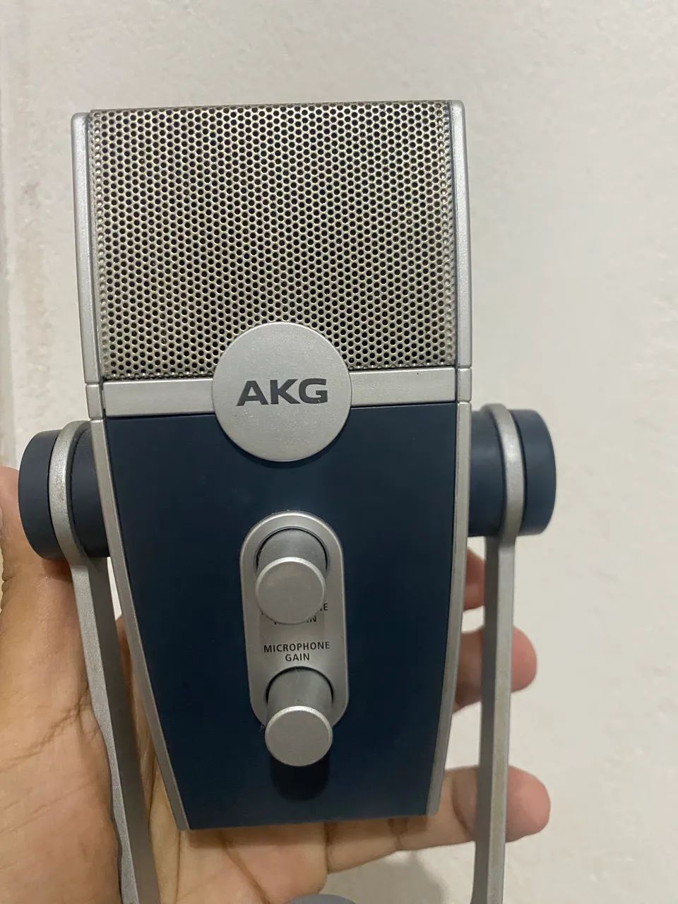 Vendo Par de monitores e microfone condensador Studio AKG - Foto 3