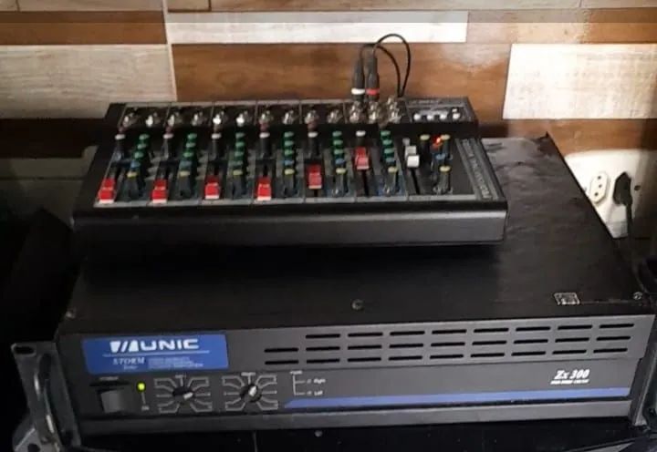 Amplificador + mesa de som 